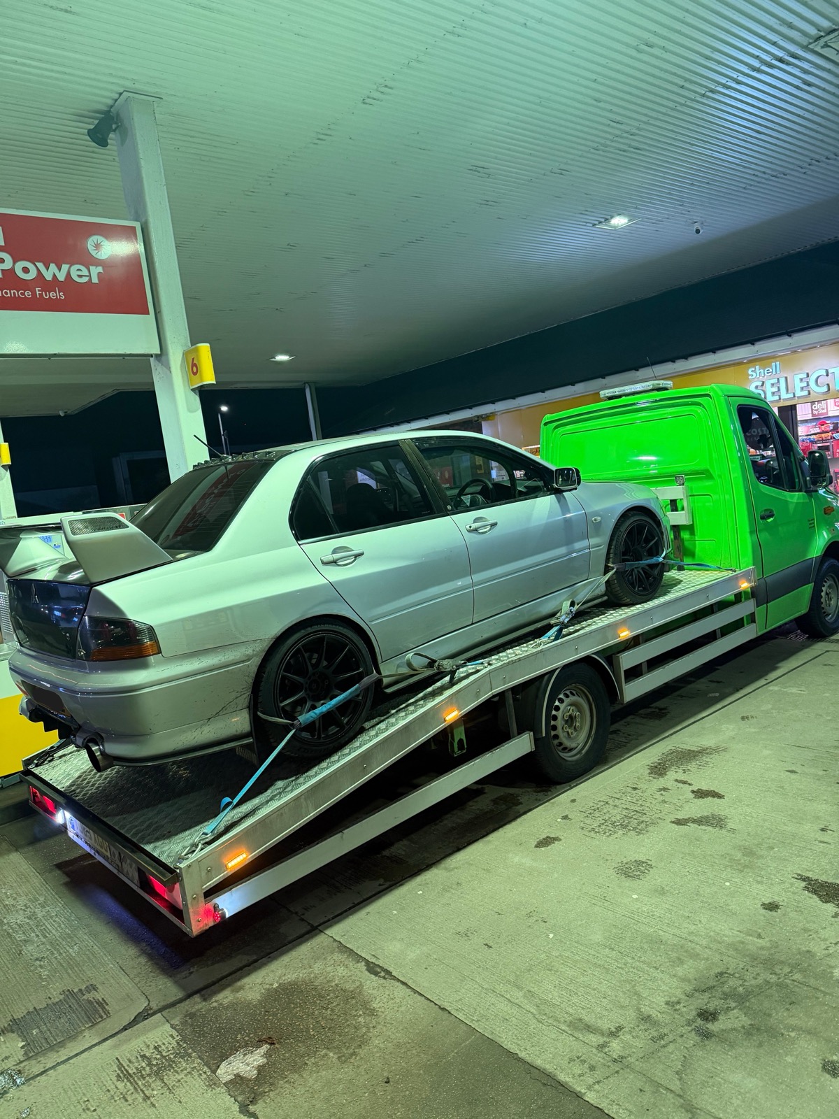Night time vehicle recovery by SP Rapid Recovery 24 hour breakdown recovery service Scotland